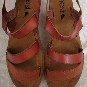 NEW Strappy Sandals Boutique women's 6 8 9 Brown Nest trendy comfy classic NIB